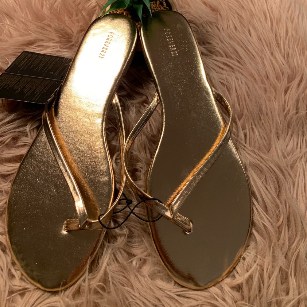👙Gold Forever 21 sandals in size 9